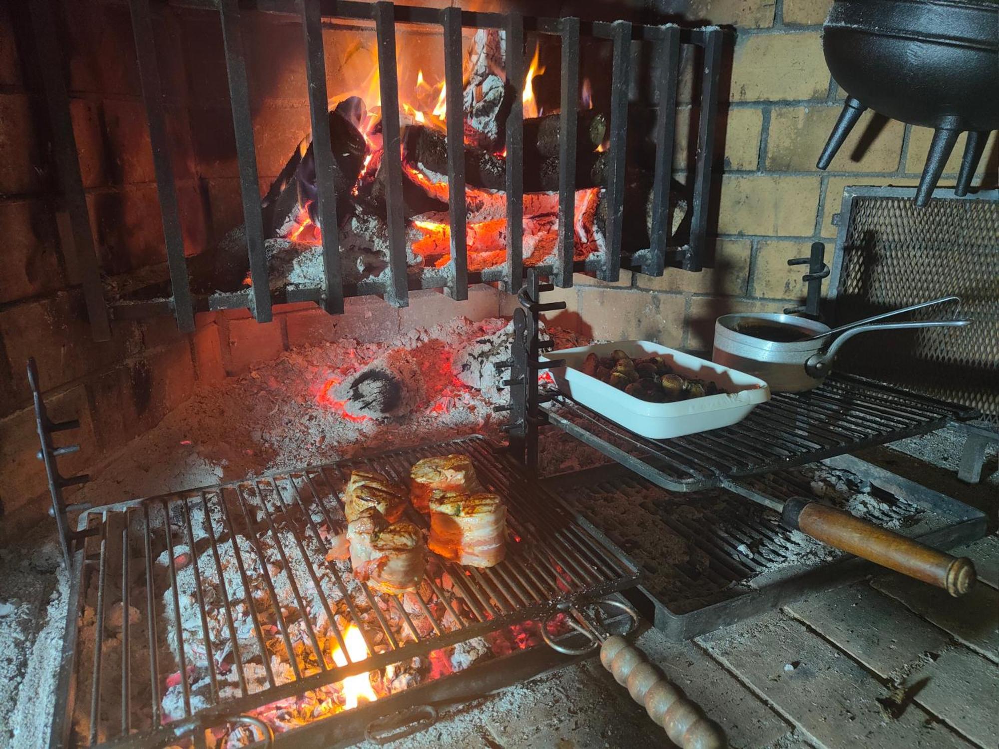 Hotel Restaurant La Dame Du Lac Monflanquin Dış mekan fotoğraf